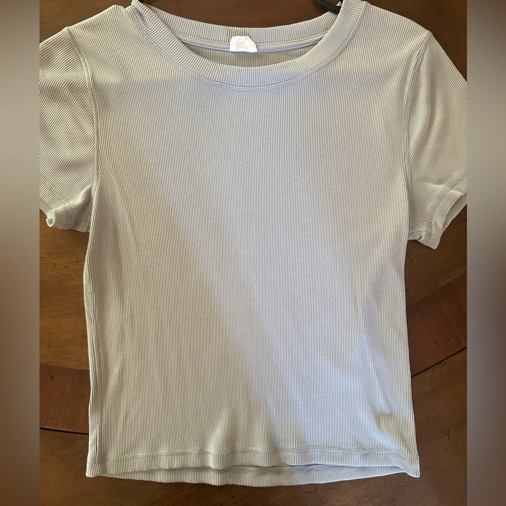 Wilfred Free Aritzia Go-to t-shirt, size medium like new!